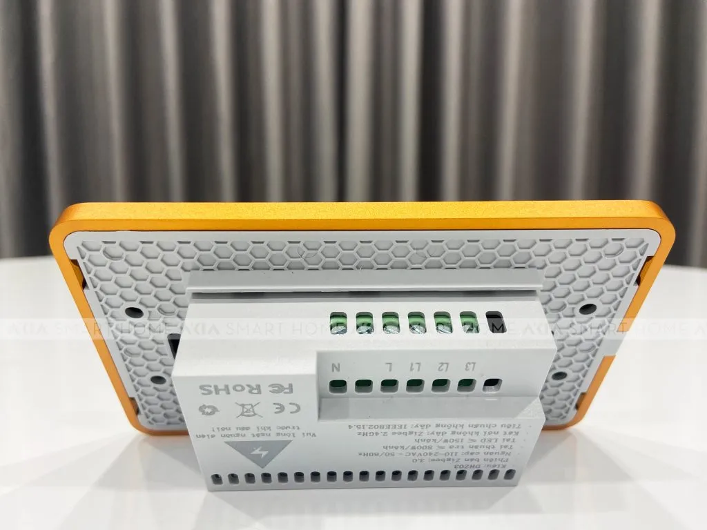 Công Tắc Tuya Điều Khiển Từ Xa Zigbee Viền Nhôm - Kính Phẳng 5 Công Tắc Tuya Điều Khiển Từ Xa Zigbee Viền Nhôm - Kính Phẳng