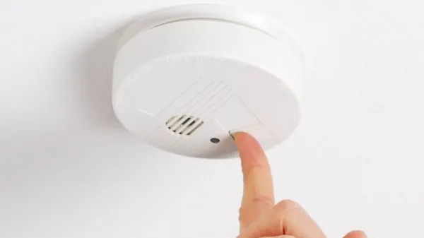 Cách Lắp Cảm Biến Khói Chỉ Với 7 Bước Nhanh Chóng - Chuẩn Kỹ Thuật 43 Kết Nối Cảm Biến Khói Với Nguồn Điện Để Kiểm Tra