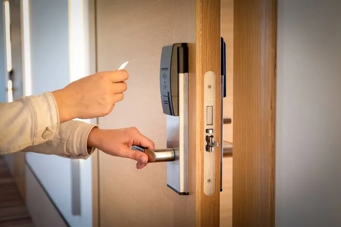 Top 20 Khóa cửa điều khiển từ xa bằng điện thoại, remote