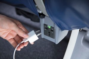 [Giải Đáp] Ổ Cắm Điện Có Được Mang Lên Máy Bay Không?