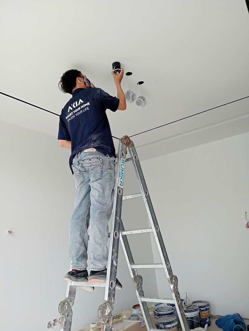 Đội Ngũ Akia Smart Home Thi Công Lắp Đặt Thiết Bị Cho Gia Đình Anh T