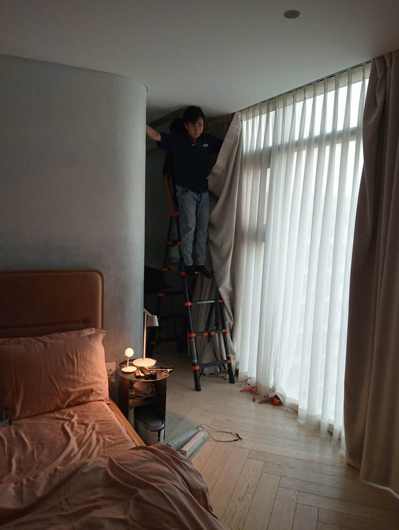 Hệ Thống Rèm Điều Chỉnh Tự Động Giúp Kiểm Soát Ánh Sáng Và Nhiệt Độ Một Cách Linh Hoạt