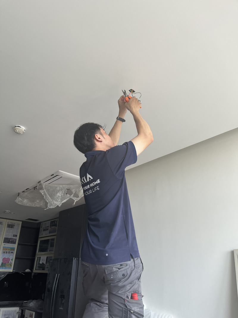 Đội Ngũ Akia Smart Home Thi Công Lắp Đặt Hệ Thống Đèn Thông Minh Cho Ngôi Nhà Anh P