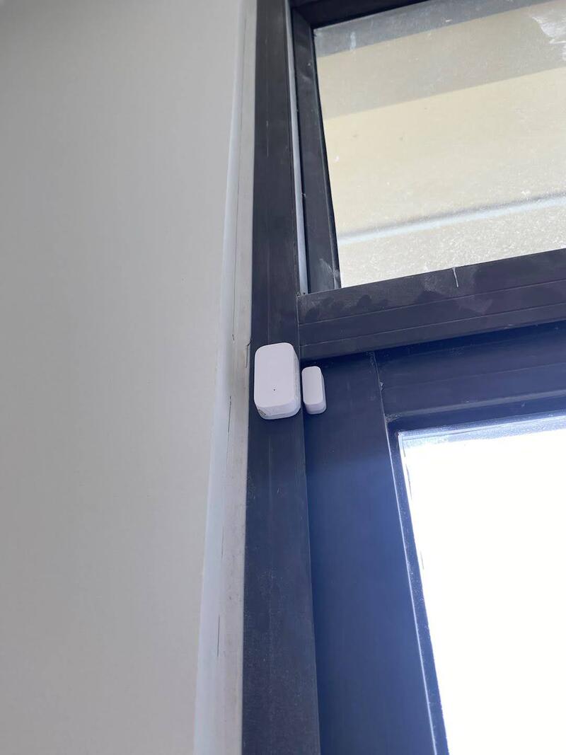Lắp Đặt Cảm Biến Cửa Aqara Tại Khu Vực Cửa Sổ Của Căn Hộ Jamila