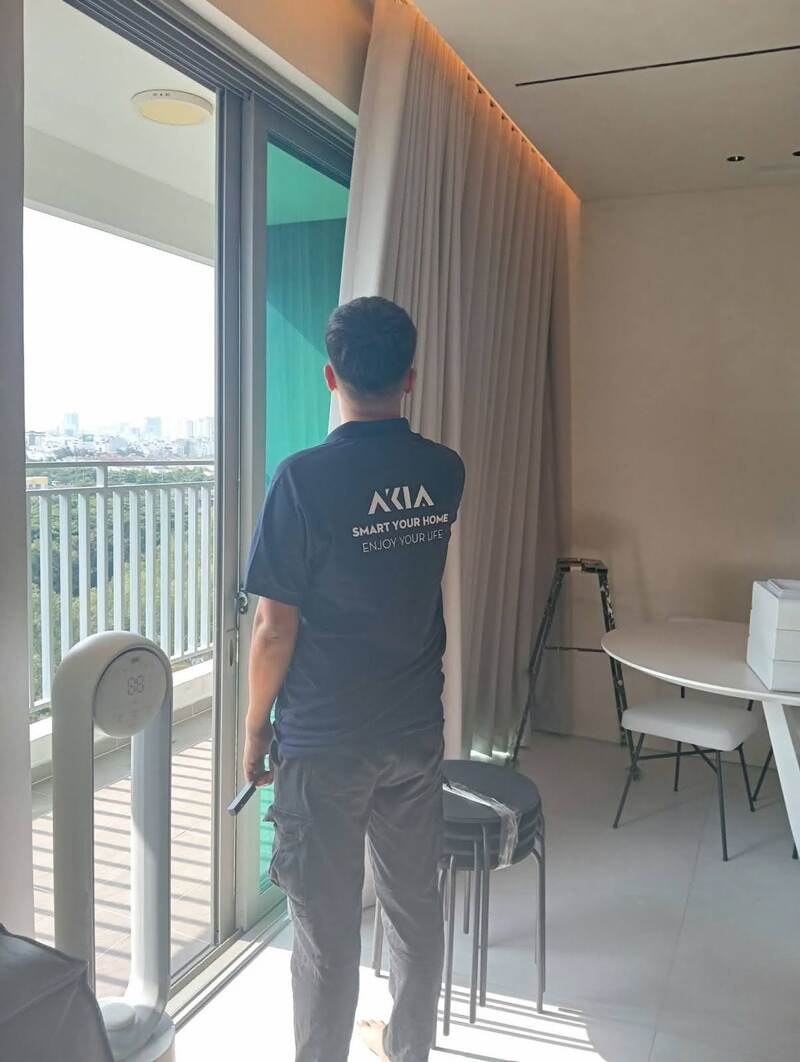 Rèm Cuốn Thông Minh Có Thể Điều Khiển Qua Ứng Dụng Di Động Theo Ý Muốn Khách Hàng