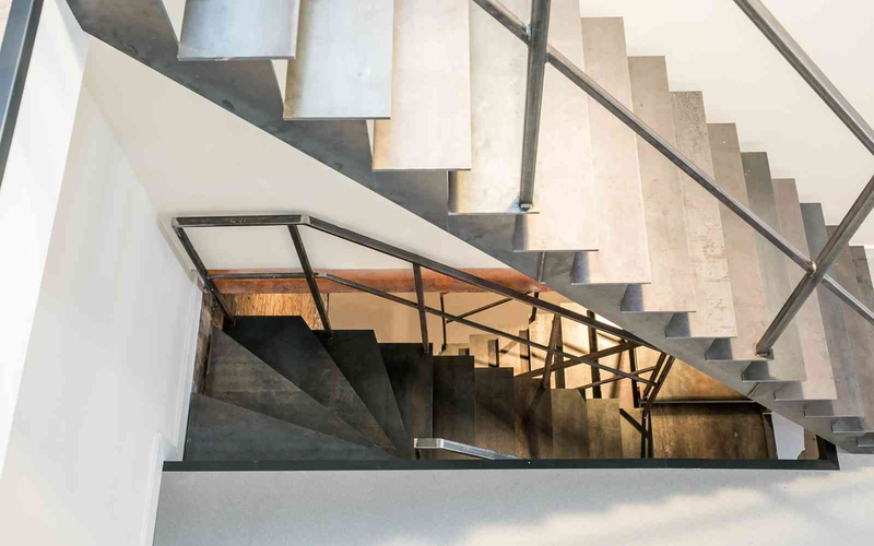 Đối Với Cầu Thang 3 Tầng, Bạn Cần Sử Dụng 3 Công Tắc Đề Điều Khiển Đèn Một Cách Linh Hoạt