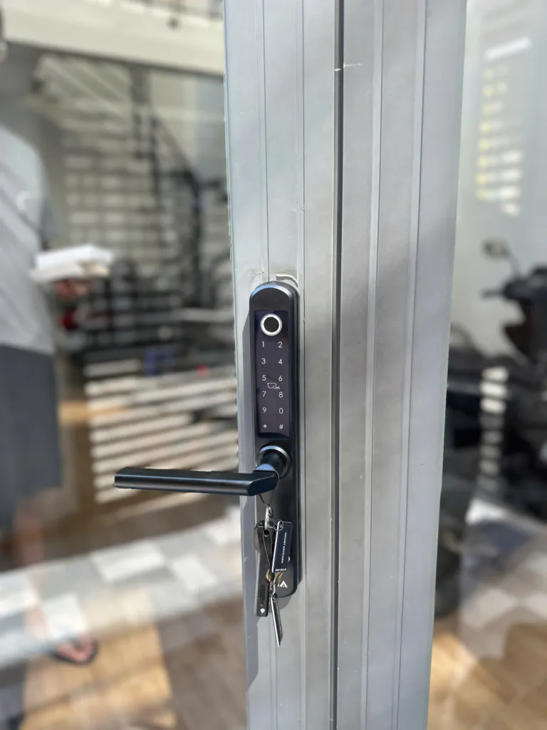 Khóa Thông Minh Cửa Nhôm Xingfa Akia Sl210 22 Khóa Thông Minh Cửa Nhôm Akia Sl210