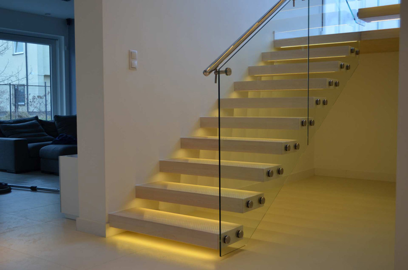 Bạn Dễ Dàng Lựa Chọn Các Loại Đèn Led Cảm Ứng Cho Cầu Thang Thẳng 