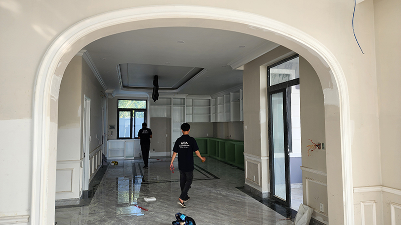 Đội Ngũ Akia Smart Home Thi Công Cảm Biến Cửa Cho Căn Biệt Thự Phong Cách Cổ Điển