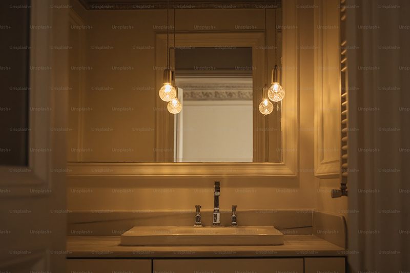 Không Gian Nhà Vệ Sinh Của Mẫu Biệt Thự Cổ Điển Được Trang Bị Hệ Thống Đèn Thông Minh