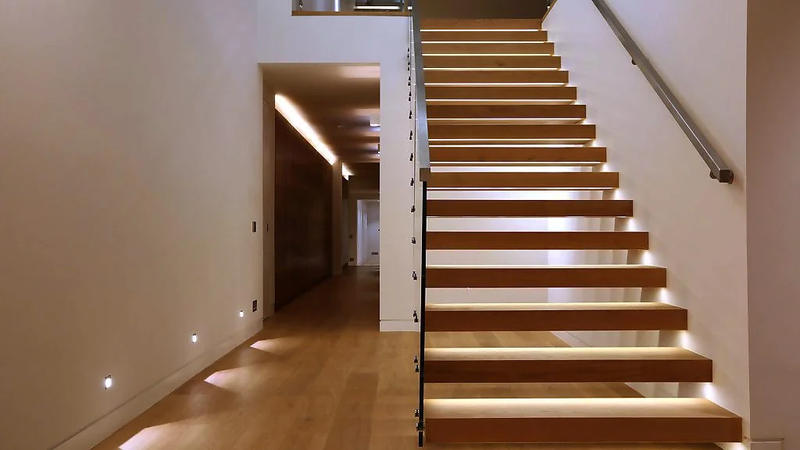 Lắp Đặt Đèn Cảm Ứng Theo Từng Bậc Cầu Thang Vừa Đảm Bảo Tính Thẩm Mỹ Vừa Tiết Kiệm Điện Năng 