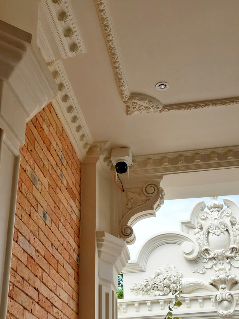 Lắp Đặt Hệ Thống Camera An Ninh Tại Vị Trí Chiến Lược Trong Biệt Thự