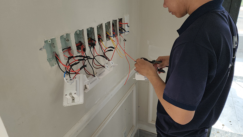 Thi Công Công Tắc Thông Minh Cho Biệt Thự Nhà Thông Minh Phong Cách Cổ Điển