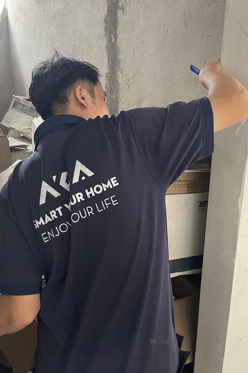 Cảm Biến Hiện Diện Fp2 Được Lắp Ở Tầng Hầm Khu Vực Showroom Trưng Bày Sản Phẩm