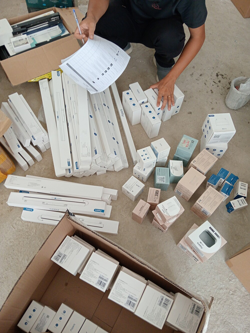 Các Cảm Biến Hiện Diện Sẽ Tự Động Kích Hoạt Đèn Khi Phát Hiện Có Chuyển Động Và Tắt Đèn Khi Không Cần Thiết