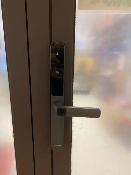 Khóa cửa vân tay Ezviz DL06 Pro – Mật mã – Thẻ từ – Cảm biến nhạy bén