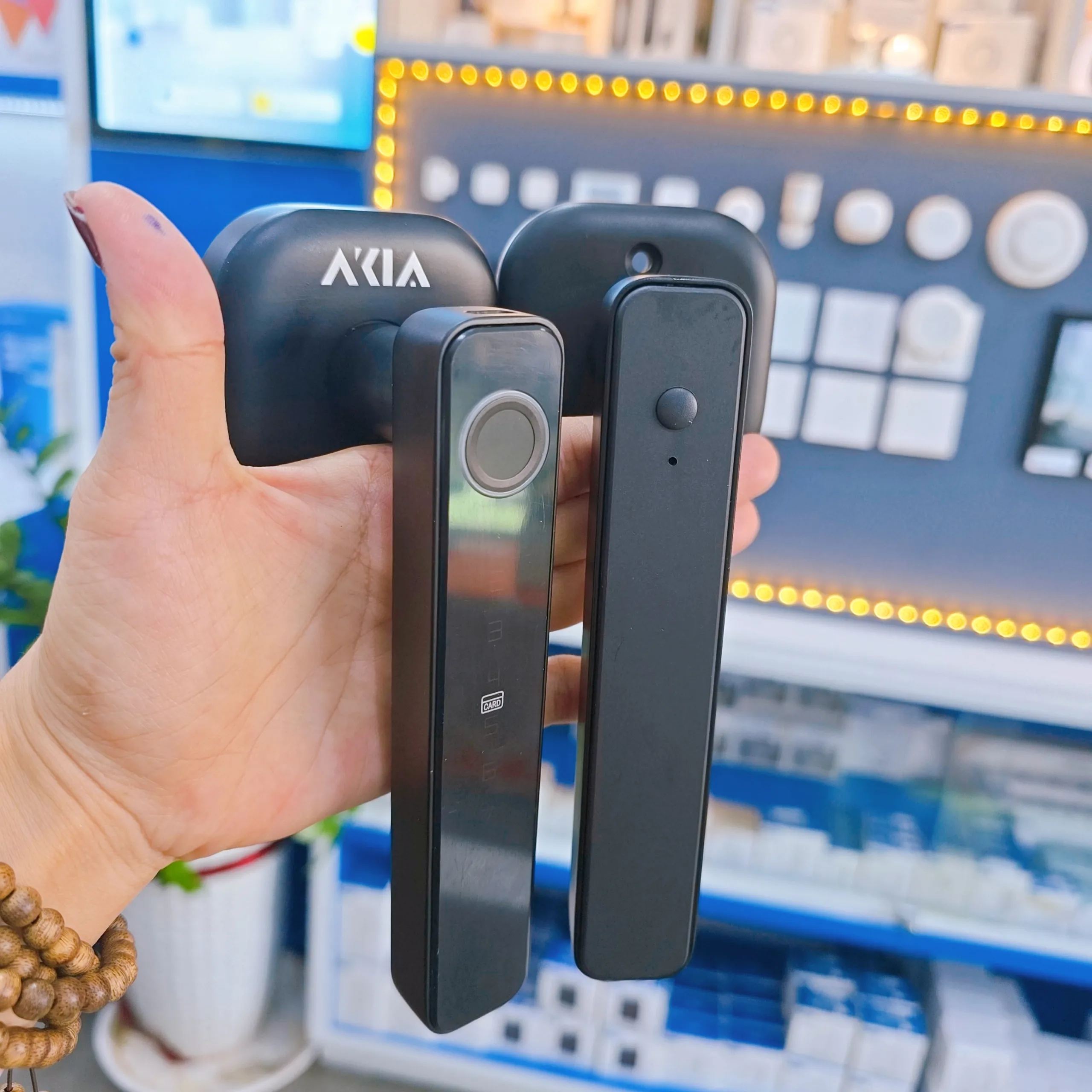 Khóa Cửa Thông Minh Akia K18 8 Khóa Vân Tay Akia K18