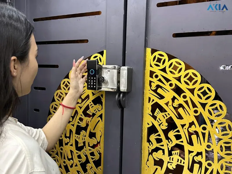 Khóa Vân Tay Thông Minh Akia N2 Dành Cho Khóa Cổng 12 Khóa Akia N2